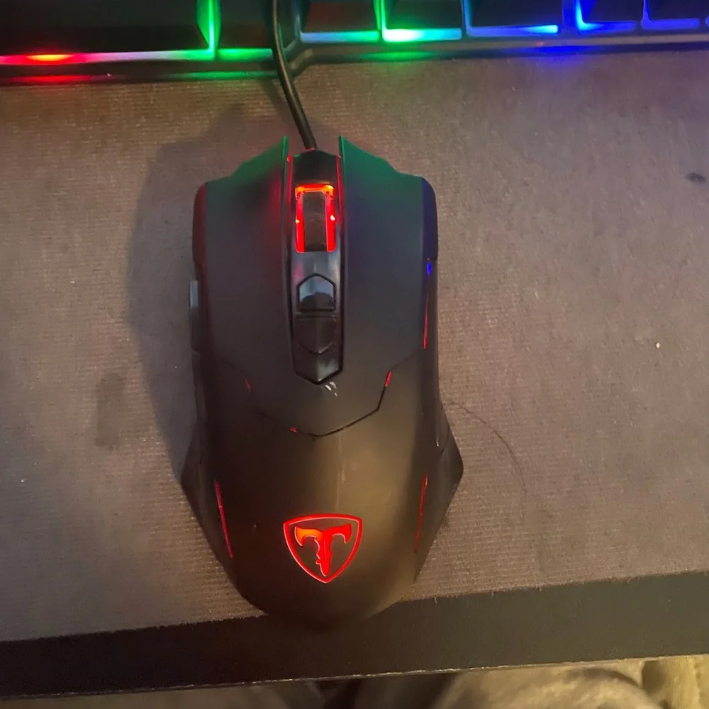 A vivitec LVL UP keyboard with a ET mouse